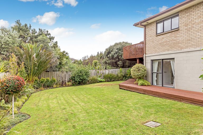 Photo of property in 9 Kingtide Place, Red Beach, 0932