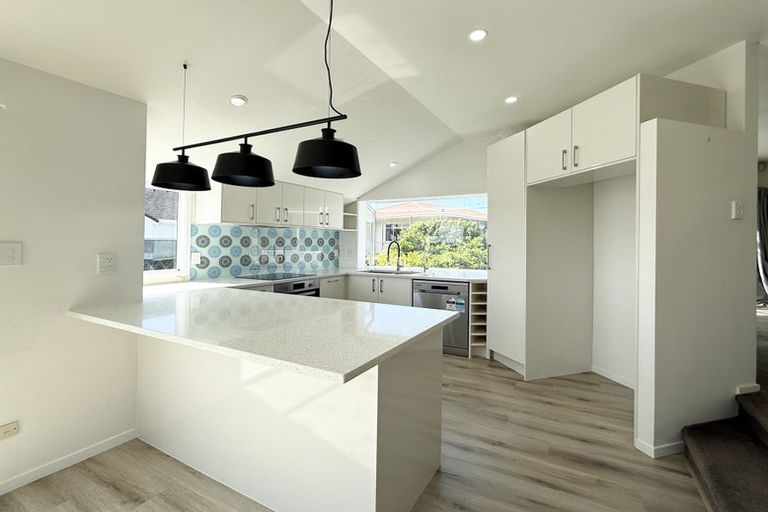 Photo of property in 38a Cherub Place, West Harbour, Auckland, 0618