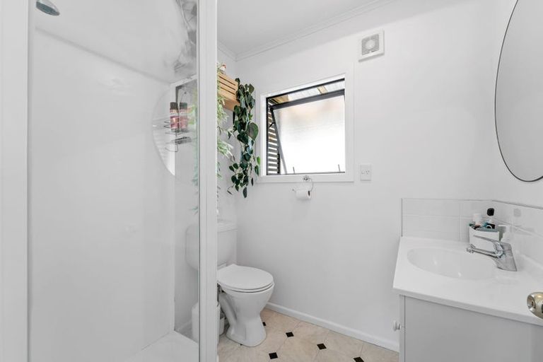 Photo of property in 2/930 Whangaparaoa Road, Manly, Whangaparaoa, 0930