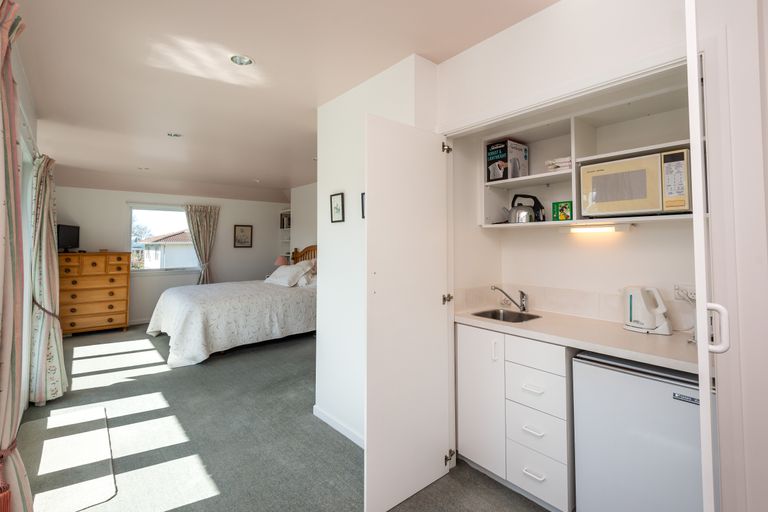 Photo of property in 37 Holly Road, St Albans, Christchurch, 8014