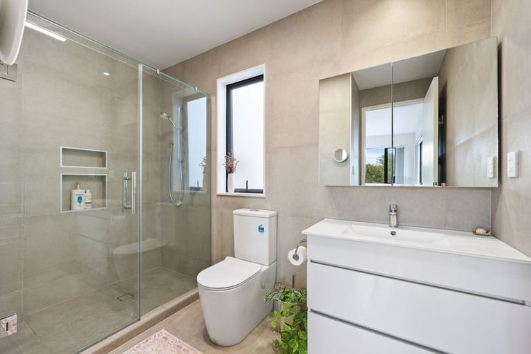 Photo of property in 9e Glenfern Road, Mellons Bay, Auckland, 2014