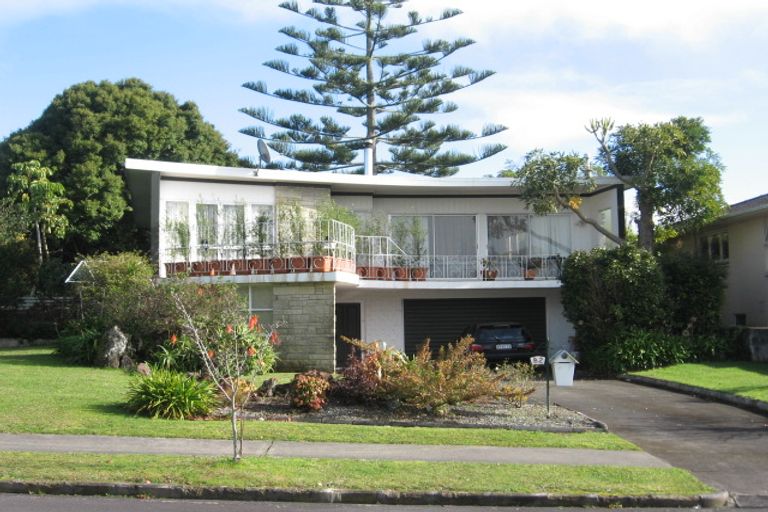 Photo of property in 82 Grande Vue Road, Hillpark, Auckland, 2102