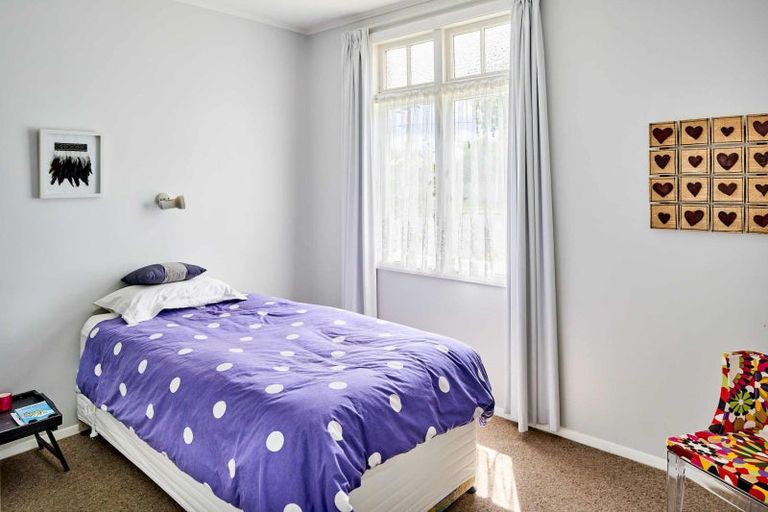 Photo of property in 10 York Street, Moera, Lower Hutt, 5010