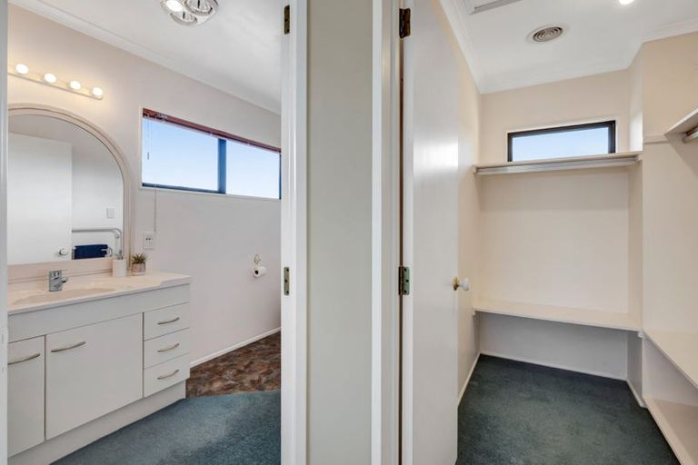 Photo of property in 102 Branch Road, Highlands Park, New Plymouth, 4312