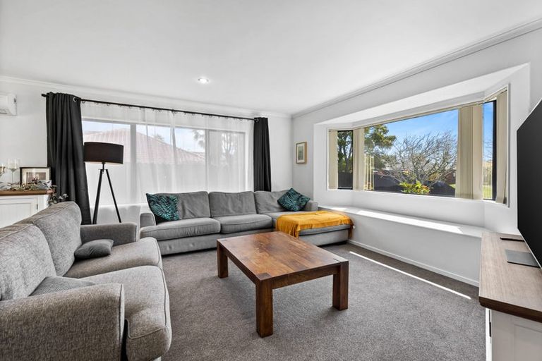 Photo of property in 6 Lothian Brae, Wattle Downs, Auckland, 2103