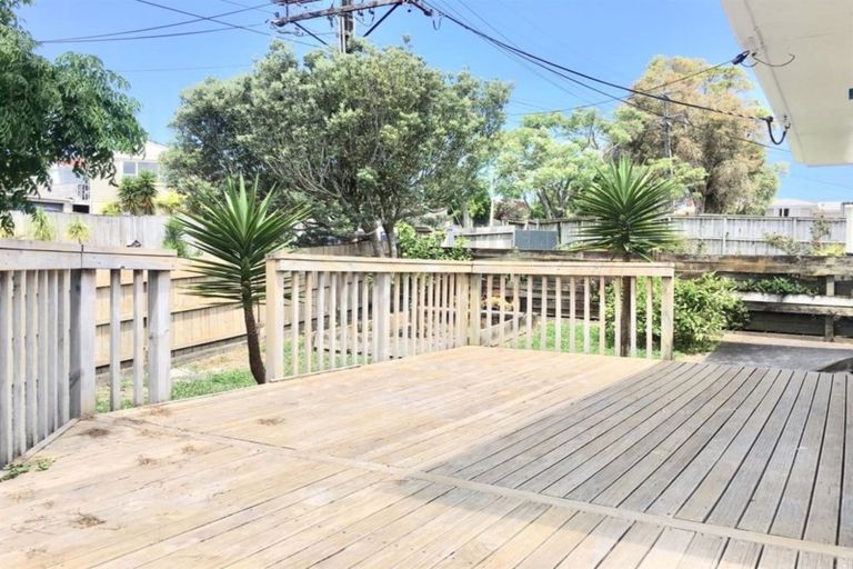 Photo of property in 20 Blease Street, New Lynn, Auckland, 0600