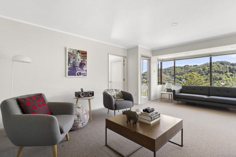 Photo of property in 32 Walter Road, Lowry Bay, Lower Hutt, 5013