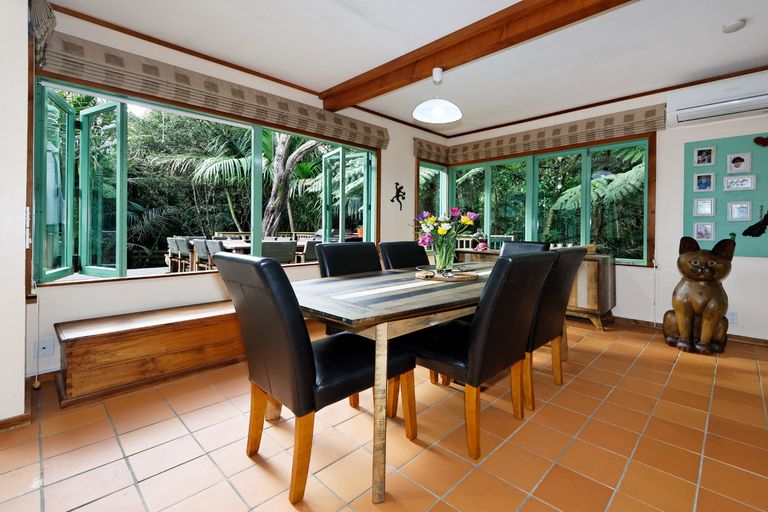 Photo of property in 6 Cochran Road, Oratia, Auckland, 0604