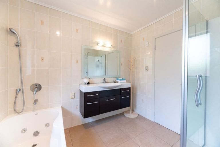 Photo of property in 1/80 Bond Crescent, Forrest Hill, Auckland, 0620