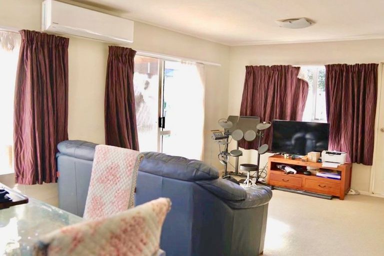 Photo of property in 3/5 Newington Road, Henderson, Auckland, 0612