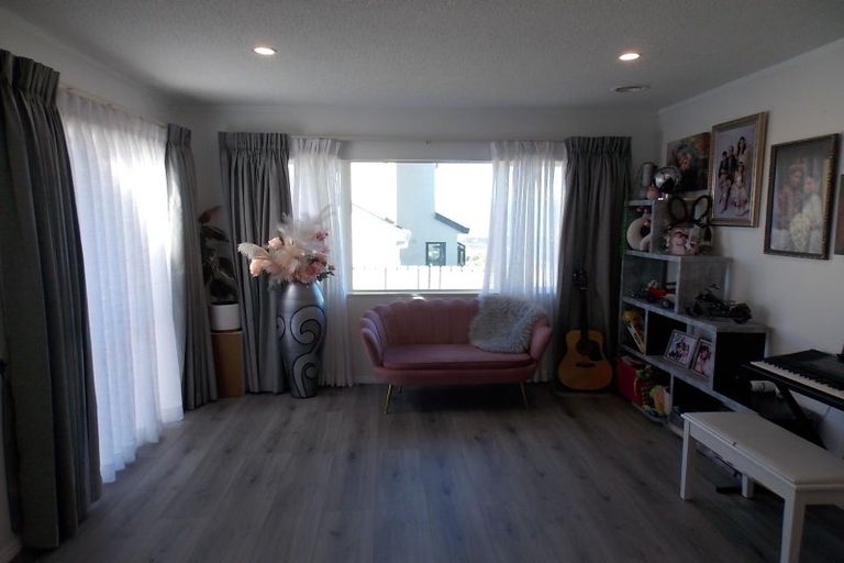 Photo of property in 107 Ashton Fitchett Drive, Brooklyn, Wellington, 6021