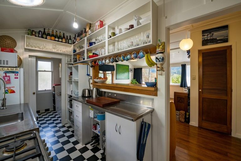 Photo of property in 17a Taranaki Street, Picton, 7220