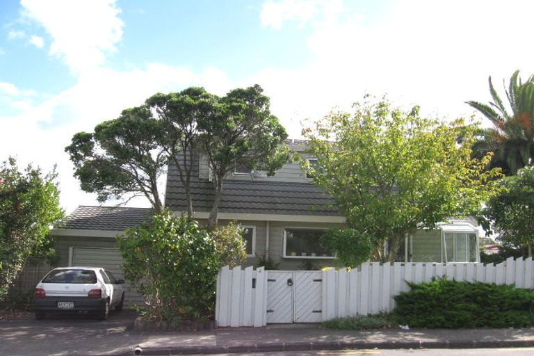 Photo of property in 4 Keru Place, Te Atatu South, Auckland, 0610