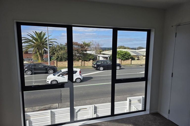 Photo of property in 8/234 Te Atatu Road, Te Atatu South, Auckland, 0610