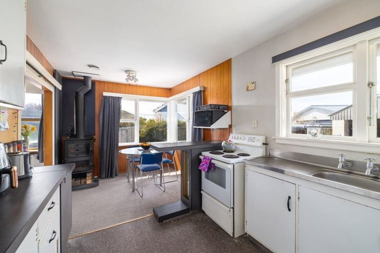 Photo of property in 24 Ontario Place, Wainoni, Christchurch, 8061