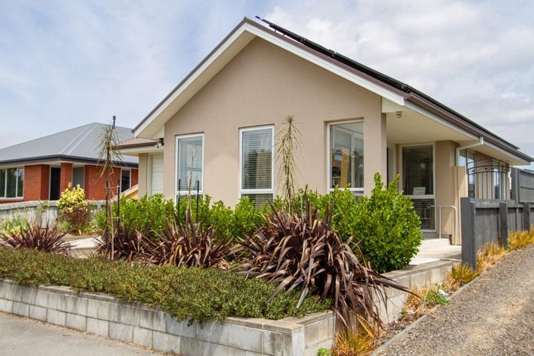 Photo of property in 22 Bickerton Street, Wainoni, Christchurch, 8061