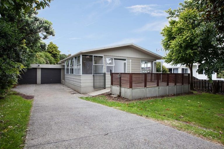 Photo of property in 5 Poharama Place, Marfell, New Plymouth, 4310
