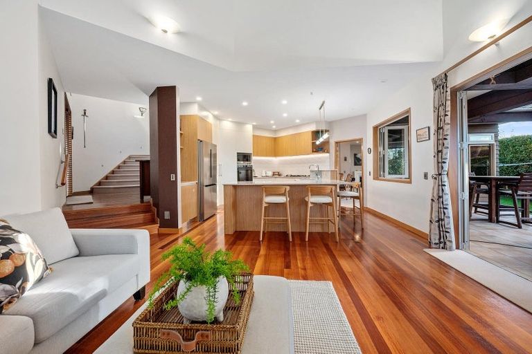 Photo of property in 2/114 Aberdeen Road, Campbells Bay, Auckland, 0620