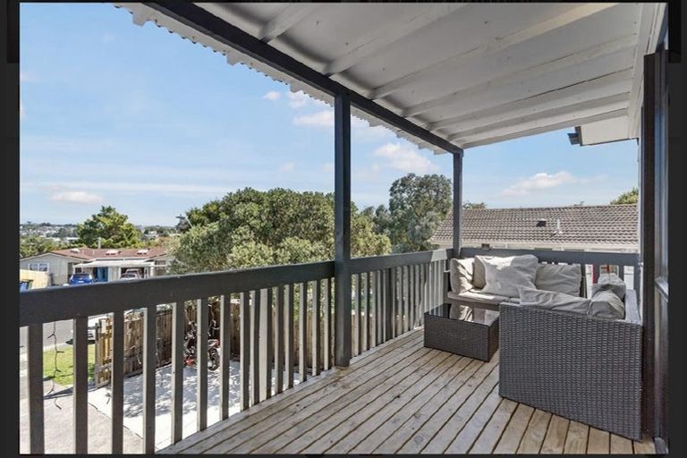 Photo of property in 14 Rena Place, West Harbour, Auckland, 0618