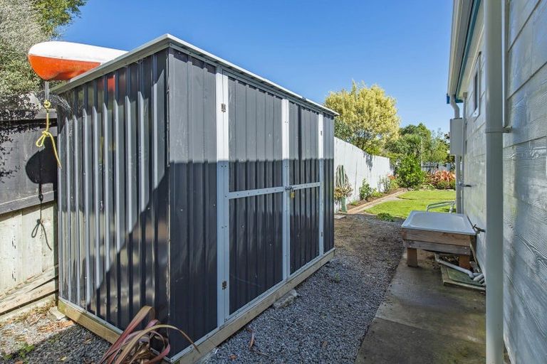 Photo of property in 16 Ensors Place, Waikuku Beach, 7402
