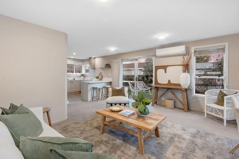 Photo of property in 2/72 Winters Road, Redwood, Christchurch, 8051