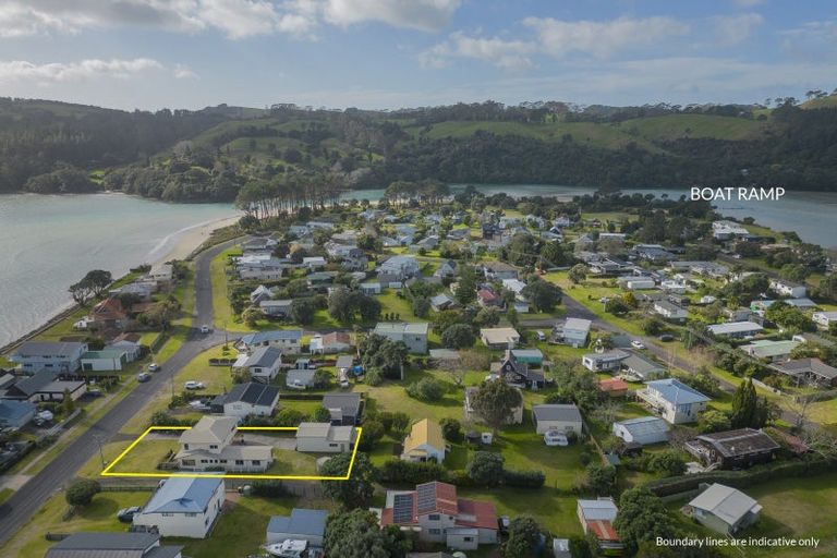 Photo of property in 172 Captain Cook Road, Cooks Beach, Whitianga, 3591