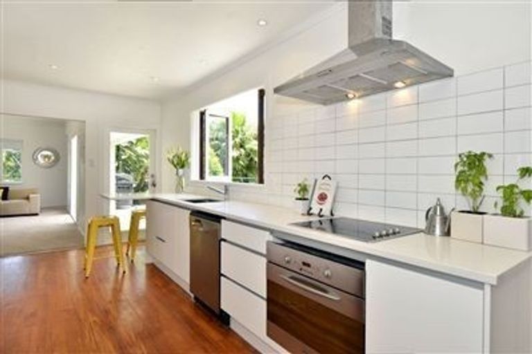 Photo of property in 1/19 Brook Street, Milford, Auckland, 0620
