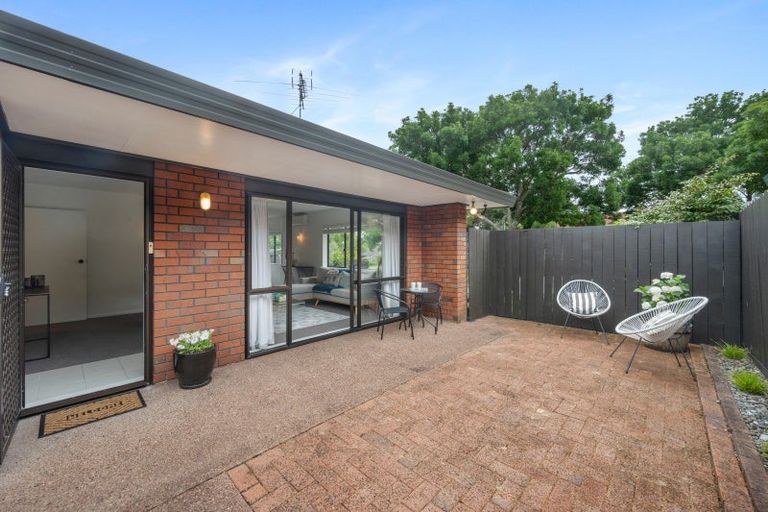 Photo of property in 2/98 Mirrabooka Avenue, Botany Downs, Auckland, 2010