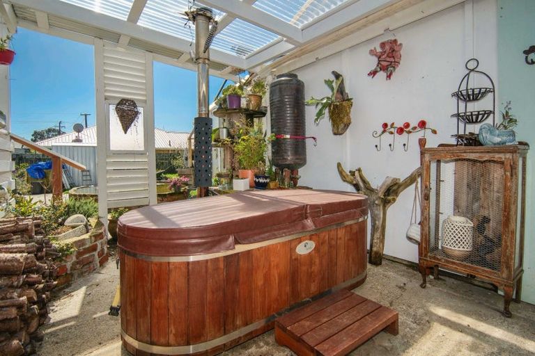 Photo of property in 123 Queen Street, Westport, 7825