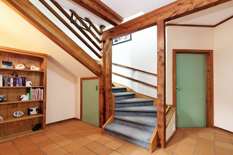 Photo of property in 6 Cochran Road, Oratia, Auckland, 0604