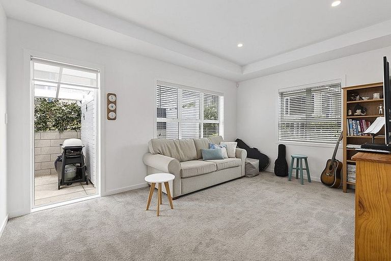 Photo of property in 26 Beach Road, Castor Bay, Auckland, 0620
