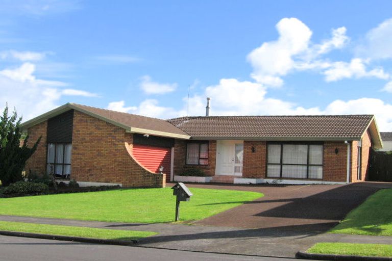 Photo of property in 9 Parramatta Place, Botany Downs, Auckland, 2010