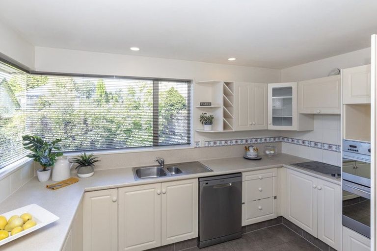 Photo of property in 2/37 Avonhead Road, Avonhead, Christchurch, 8042