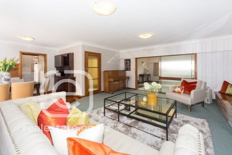 Photo of property in 9 Lynmore Drive, Hillpark, Auckland, 2102