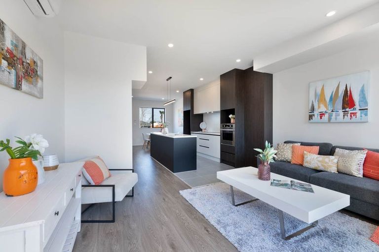 Photo of property in 2/10 Becker Drive, Weymouth, Auckland, 2103