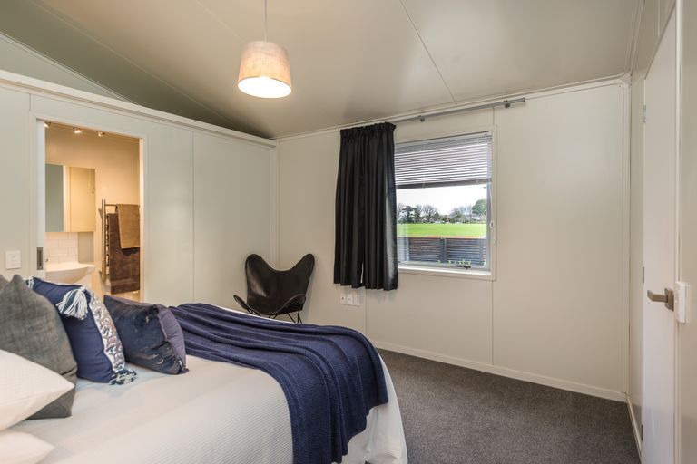 Photo of property in 652c Barbadoes Street, Edgeware, Christchurch, 8013