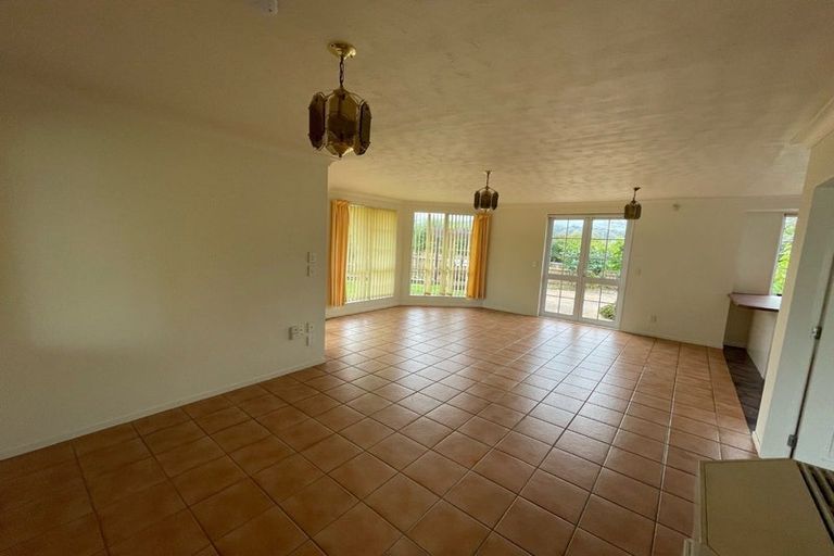 Photo of property in 22 Bearing West Court, Paraparaumu, 5032