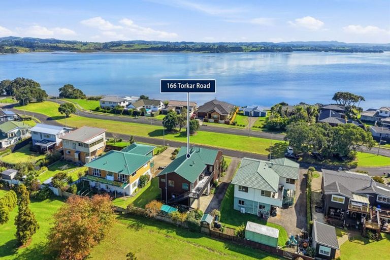 Photo of property in 166 Torkar Road, Clarks Beach, 2122