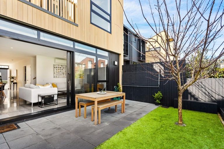 Photo of property in 15 Isitt Road, Hobsonville, Auckland, 0616