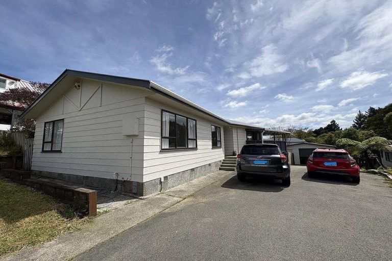 Photo of property in 3 Fenchurch Grove, Stokes Valley, Lower Hutt, 5019