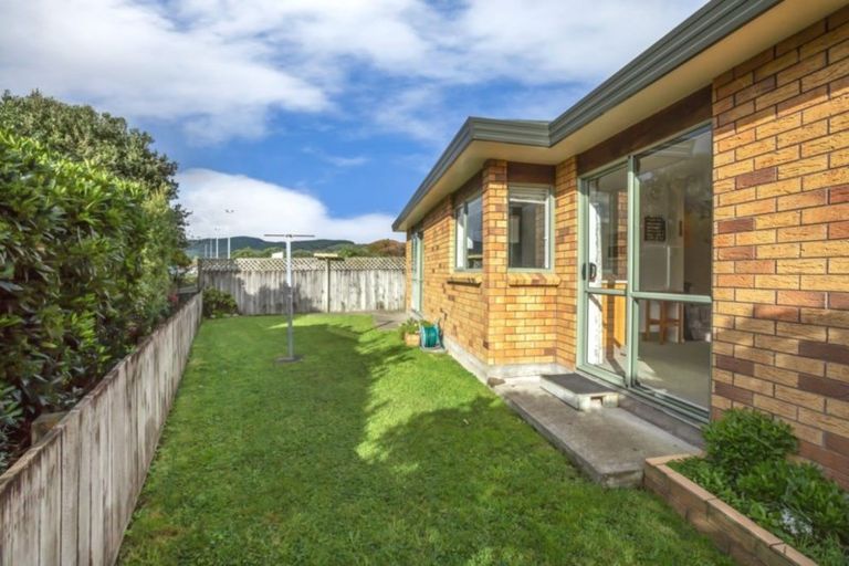 Photo of property in 80a Oxford Street, Tawa, Wellington, 5028