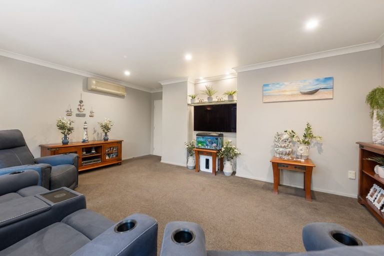 Photo of property in 40 Titirangi Crescent, Parklands, Christchurch, 8083