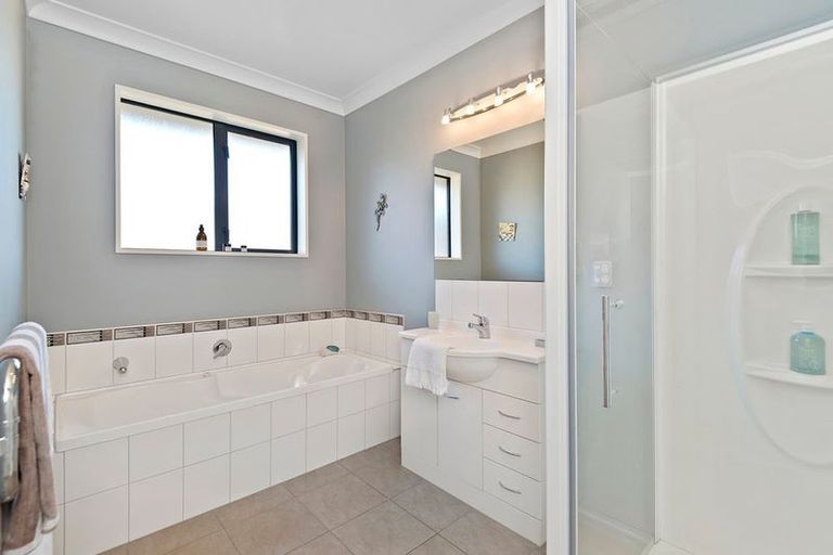 Photo of property in 28 Prebblewood Drive, Prebbleton, 7604