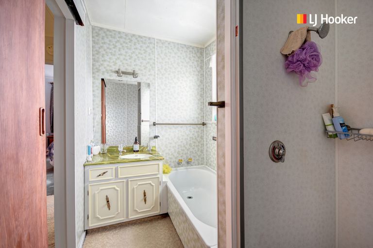 Photo of property in 70a Marion Street, Macandrew Bay, Dunedin, 9014