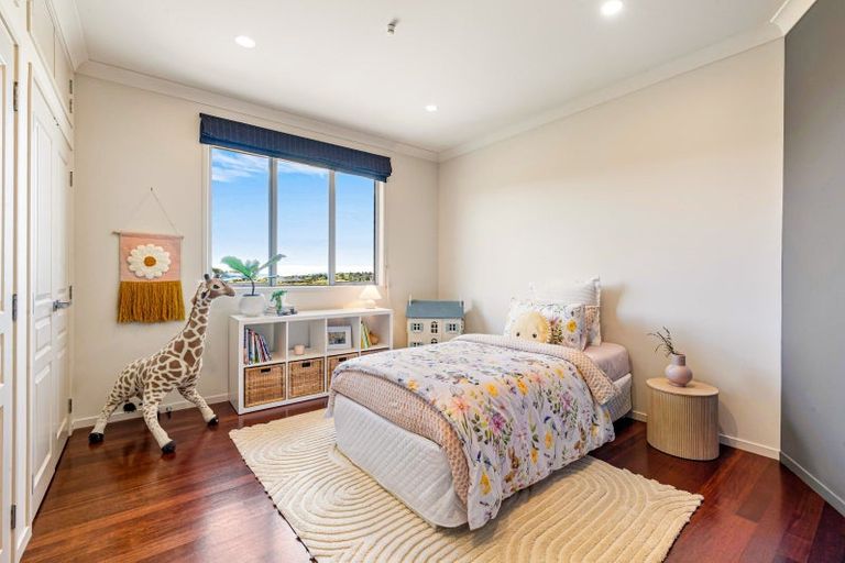 Photo of property in 64 Balboa Drive, Matakatia, Whangaparaoa, 0930