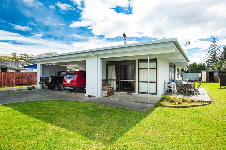 Photo of property in 16 Worsley Street, Tamarau, Gisborne, 4010