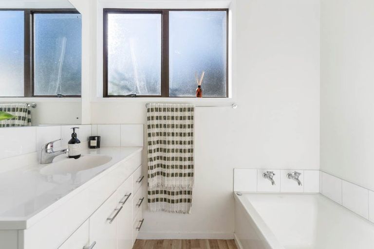 Photo of property in 87 Solar Road, Glen Eden, Auckland, 0602