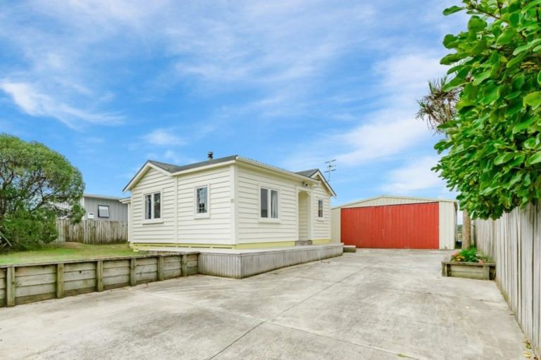 Photo of property in 6 Brendan Drive, Te Horo Beach, Otaki, 5581