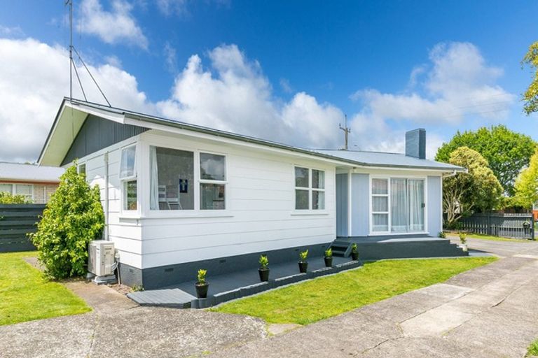 Photo of property in 104 Collins Road, Melville, Hamilton, 3206