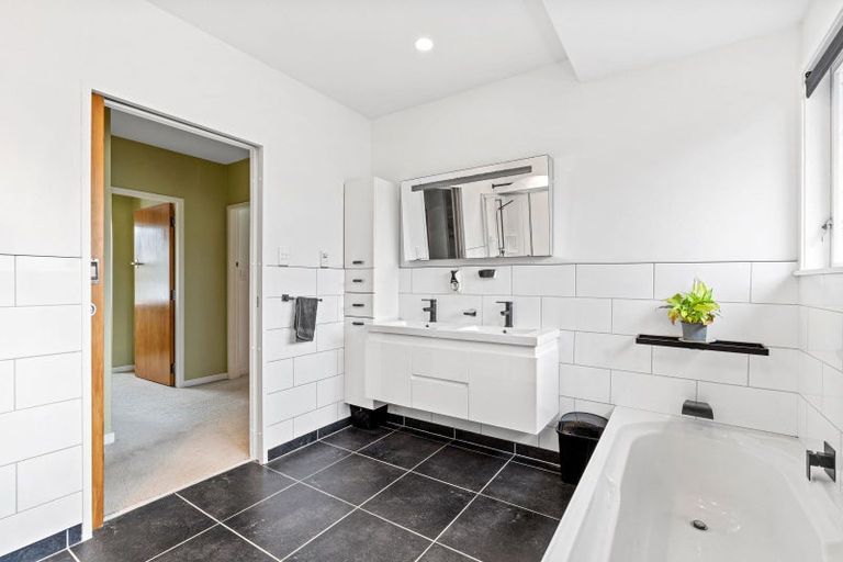 Photo of property in 255 Cambridge Street, Levin, 5510